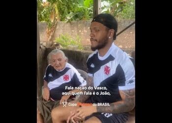 Perfil da Copa do Brasil compartilha vídeo de Dona Francisca, que recebeu uma camisa do Vasco; assista aqui