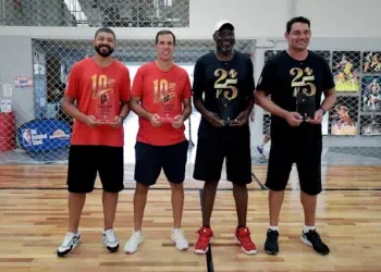 Baquete: Ídolos vascaínos Vargas e Sandro Varejão relembram jogo histórico do Vasco em 1999