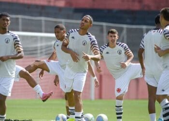 Sub-23: Confira imagens do aquecimento da equipe do Vasco no Barradão