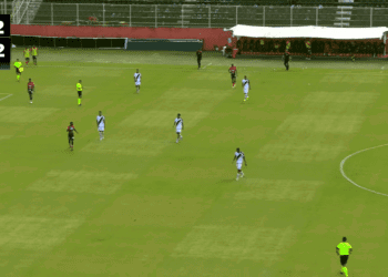 Sub-23: No Barradão, o jogo chega ao intervalo com o Vasco e o Vitória empatados em 2 a 2.