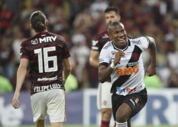 Ex-Vasco, Ribamar fecha contrato com clube no Vietnã
