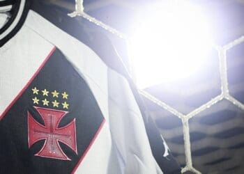 Vasco revela imagens do uniforme que será usado na partida de 4ª-feira contra o São Paulo; confira