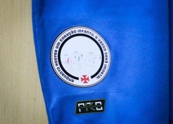 Jogadores do Vasco exibirão em suas camisas patches com ilustrações criadas por crianças