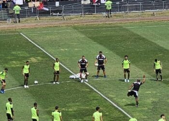 Jair e Paulinho marcam presença no treino aberto em São Januário