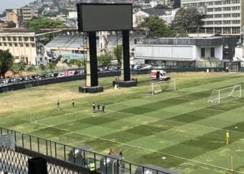 Paulinho e Victor Luís treinam em separado do elenco do Vasco em São Januário