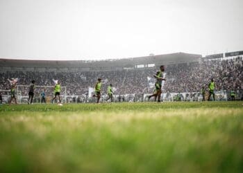 Vasco compartilha imagens do treino aberto realizado nesta sexta-feira; confira