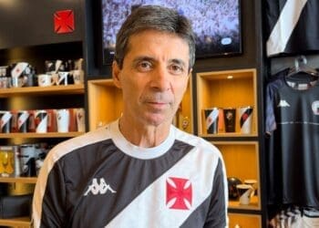 Mauro Galvão confia naEnergia da torcida para a reviravolta do Vasco contra o Atlético-MG