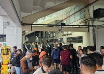Torcedores do Vasco desfrutam de promoção de chopp em São Januário