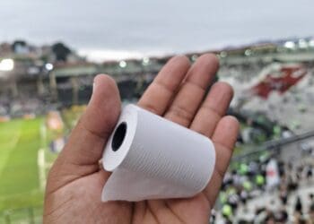 Bobinas são entregues em São Januário para serem utilizadas na entrada dos times em campo.