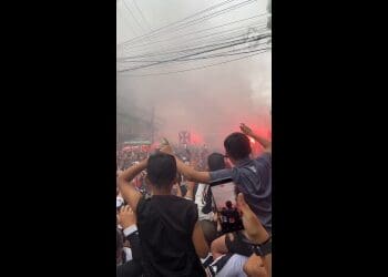 Vasco compartilha vídeo e imagens da chegada do elenco a São Januário; confira