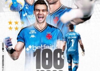 Vasco presta homenagem a Léo Jardim, que atinge a marca de 100 jogos com a camisa do clube neste sábado.