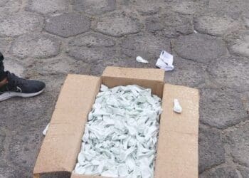 Balões são entregues aos torcedores do Vasco em São Januário