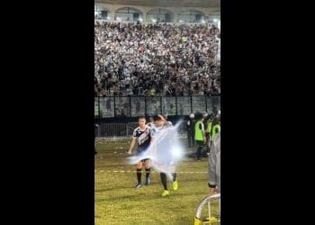 Confira a celebração de Vegetti após marcar o gol contra o Atlético-MG.