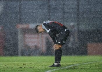 Apenas 2 dos 6 novos jogadores do Vasco na última janela participaram do jogo de volta da semifinal da Copa do Brasil.