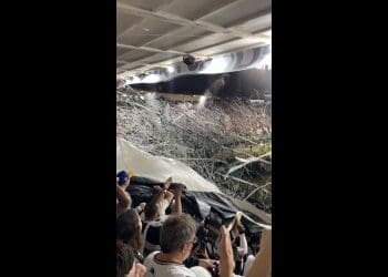 ### Veja vídeos da festa da torcida em São Januário na chegada dos times no sábadoAcompanhe as gravações da comemoração da torcida em São Januário durante a entrada das equipes no último sábado.
