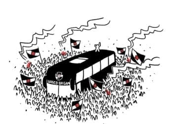 Veja a recepção da torcida vascaína ao ônibus do Vasco na semifinal da Copa do Brasil.