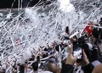 Torcida do Vasco vende todos os ingressos para o jogo contra o Cuiabá em menos de 4 horas