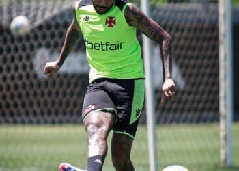 Vasco terá o retorno de Jair no confronto com o Cuiabá e ficará sem Victor Luís e Souza