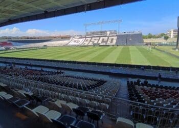 São Januário se prepara para acolher a torcida nesta quinta-feira; confira as fotos