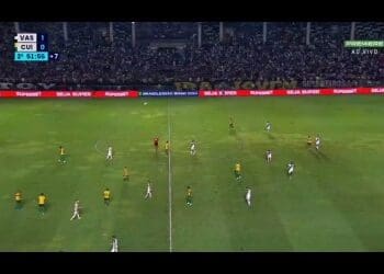 Veja a celebração dos torcedores do Vasco em São Januário após a partida contra o Cuiabá.