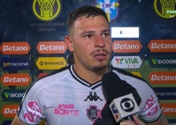 Hugo Moura: ‘Apenas agradecer a essa torcida. No sábado, eles nos apoiaram desde a nossa chegada. Creio que jogamos melhor que o Atlético.’