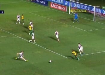 Veja os momentos de habilidade de Payet ao final da partida contra o Cuiabá.