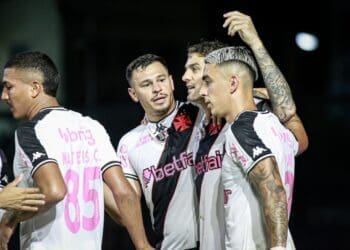 Vasco ‘vira a chave’ e almeja uma vaga em competição internacional para a próxima temporada.