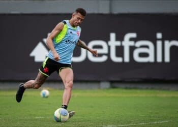 Vasco compartilha imagens do treino realizado neste domingo no CT Moacyr Barbosa; confira