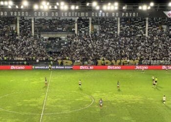 São Januário acolheu 17.213 torcedores para o confronto entre Vasco e Bahia.