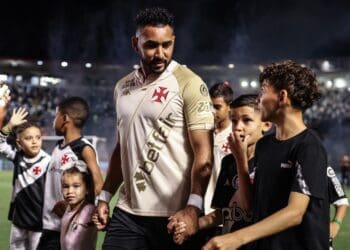 Pedrinho cumpre promessa de apoiar as visitas da família de Payet