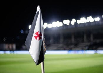 Grupo de conselheiros do Vasco solicita informações à diretoria sobre a condição da SAF.