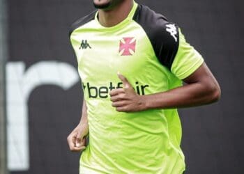 Rayan esteve presente no treino desta quinta-feira e deve ser incluído na lista para o jogo contra o Botafogo.