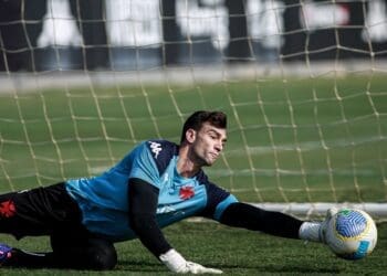 Vasco compartilha imagens do treinamento dos goleiros desta quinta-feira; confira