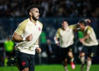 Veja os números de Payet atuando com a camisa do Vasco.
