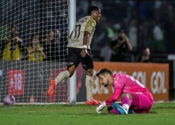 Emerson Rodríguez tem se destacado como jogador titular do Vasco na fase decisiva do Brasileiro.
