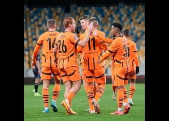 Cria vascaíno Marlon Gomes proporciona assistência na vitória do Shakhtar Donetsk