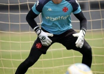 Vasco compartilha imagens do treinamento dos goleiros; confira