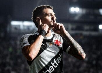 Vasco planeja investir em contratações para manter Vegetti na equipe.