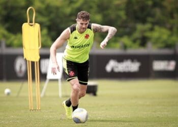Vegetti e Hugo Moura voltam de suspensão para o confronto contra o Botafogo