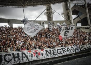 Vasco compartilha imagem de sua torcida no Engenhão: ‘Amanhã é dia de clássico’