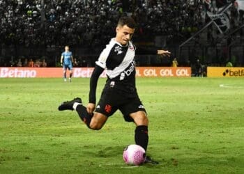 Philippe Coutinho não será incluído na lista para o clássico desta terça-feira contra o Botafogo; Vegetti, Hugo Moura e Léo estão de volta.