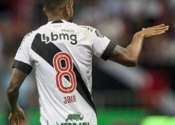 Comissão técnica do Vasco optou por preservar Jair nesta terça-feira.