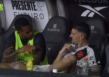 Clima no banco do Vasco era de desânimo no 2º tempo contra o Botafogo