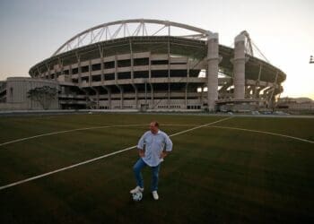 John Textor afirma que o Botafogo buscará apoiar a gestão do Vasco com o Engenhão, independentemente do contrato relacionado a Rayan.