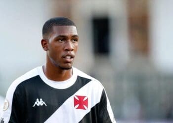 Newcastle, Lyon, Milan, Porto e Barcelona estariam de olho em Rayan.