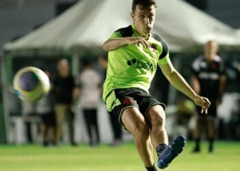 Vasco divulga imagens do treino desta sexta-feira no CT do Ceará; confira