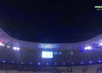 Torcedores do Vasco lotam o Castelão em grande quantidade.