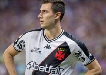 Vasco contará com elenco completo, sem desfalques por cartões, na partida contra o Internacional.