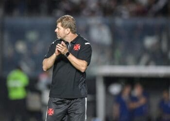 Rafael Paiva pode alterar a formação para o restante do Brasileiro.