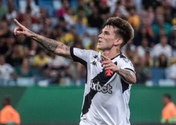 Comissão técnica do Vasco planeja se comunicar com Orellano ainda esta semana.